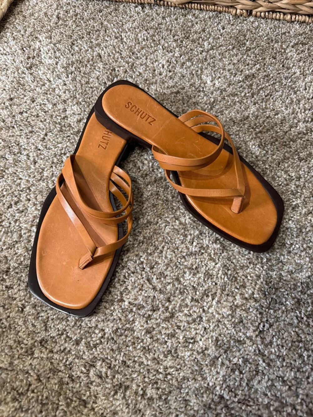 Shutz rainia flat sandals NWT 8.5 cognac leather